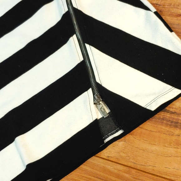 GUESS Striped Zip-Up Pencil Skirt - Picture 2 of 4